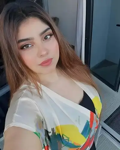 Hukeri Escort